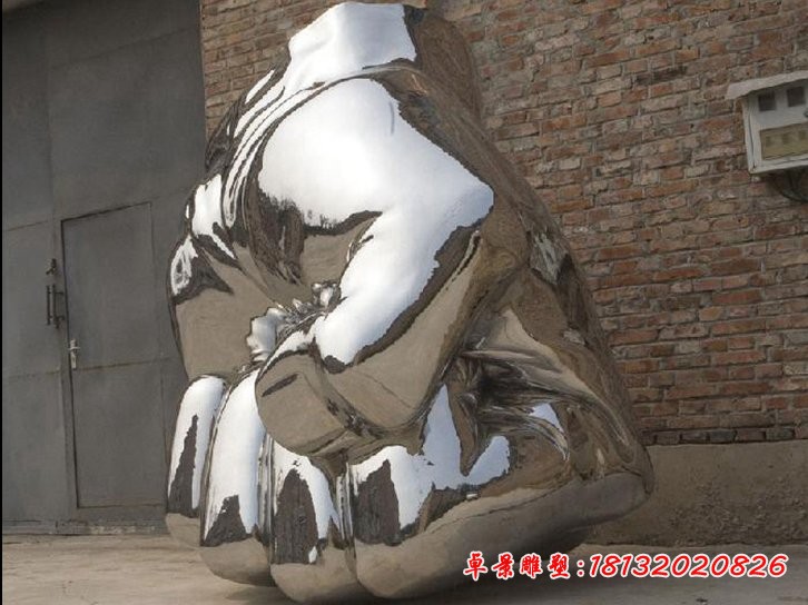 不锈钢拳头雕塑