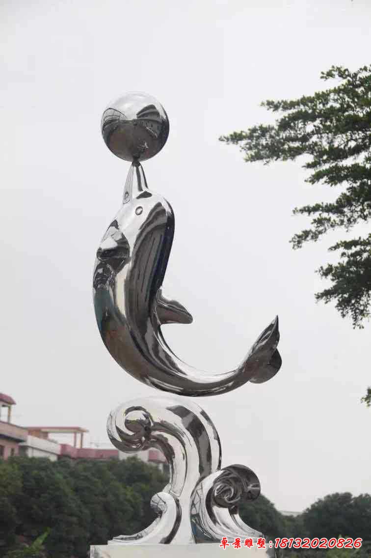 广场不锈钢顶球的海豚雕塑