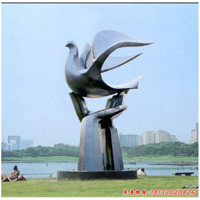 公园不锈钢手托和平鸽雕塑