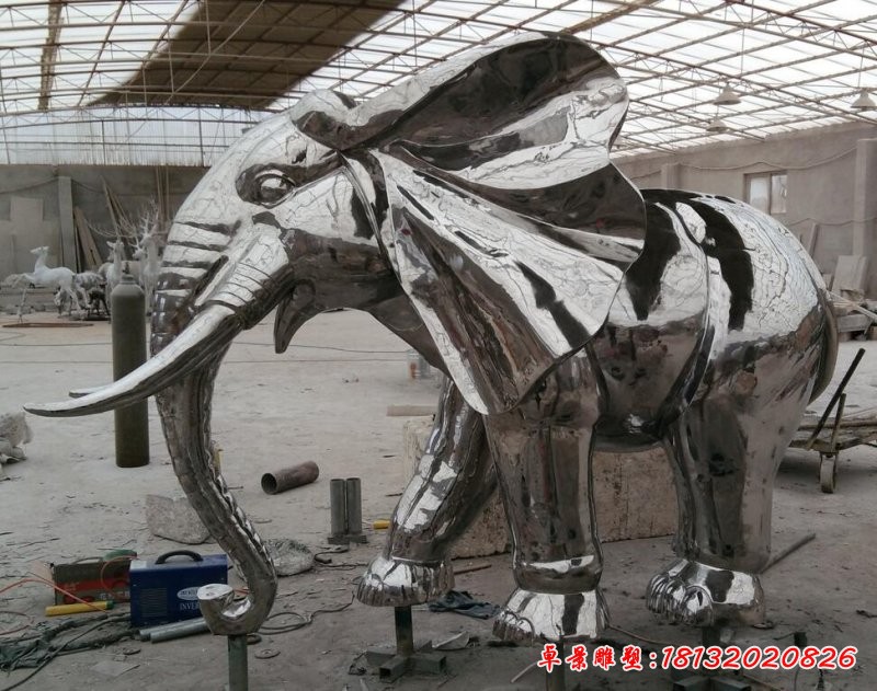 不锈钢镜面大象雕塑
