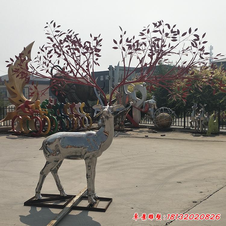 不锈钢镜面动物鹿雕塑3