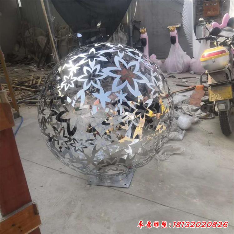 不锈钢园林镂空球雕塑2