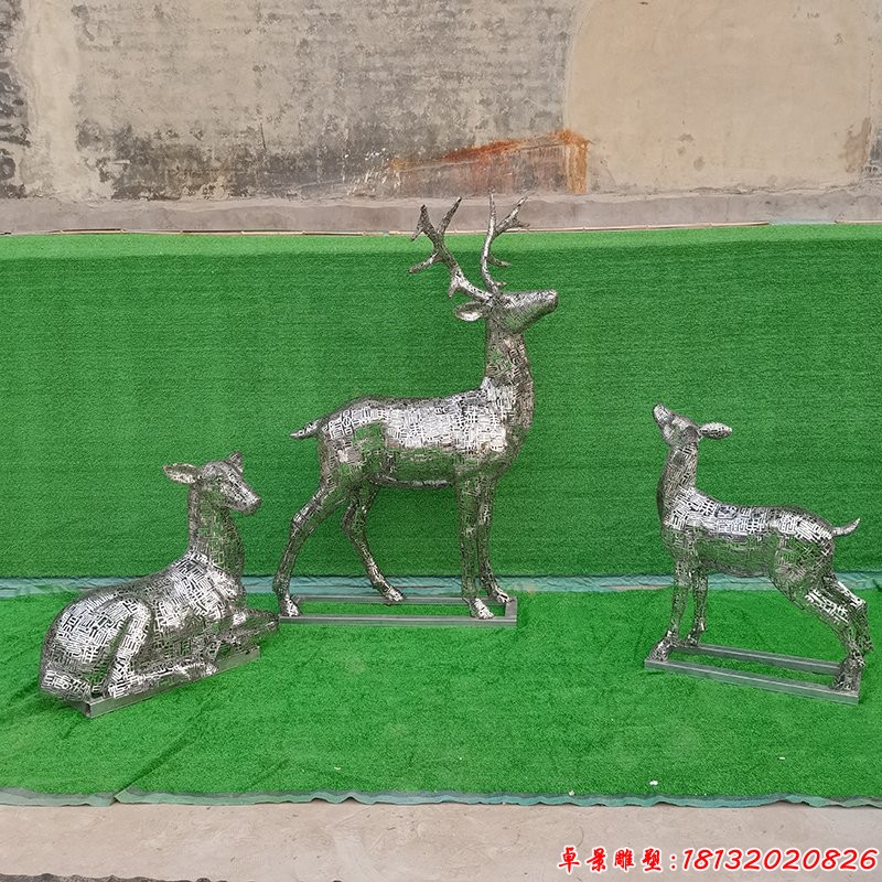 不锈钢镂空鹿一家三口雕塑