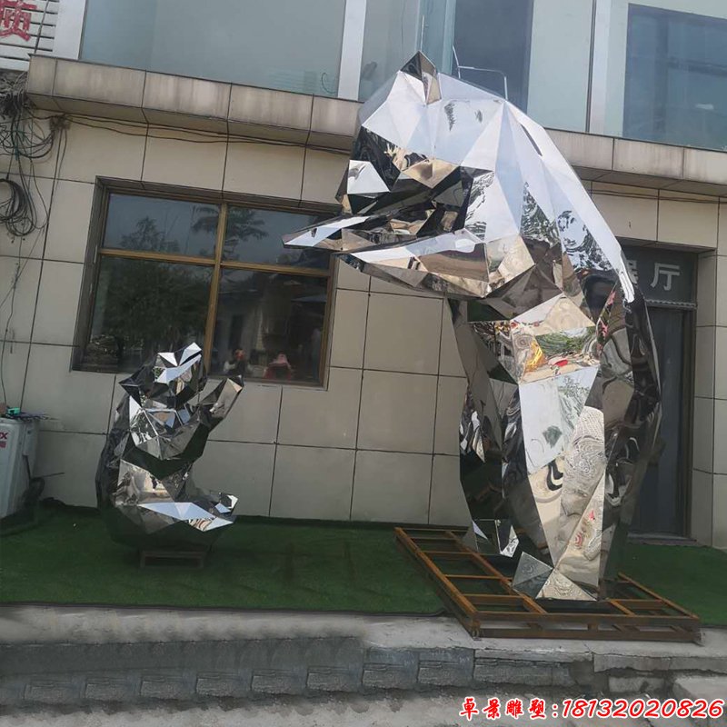 不锈钢几何镜面母子熊猫雕塑