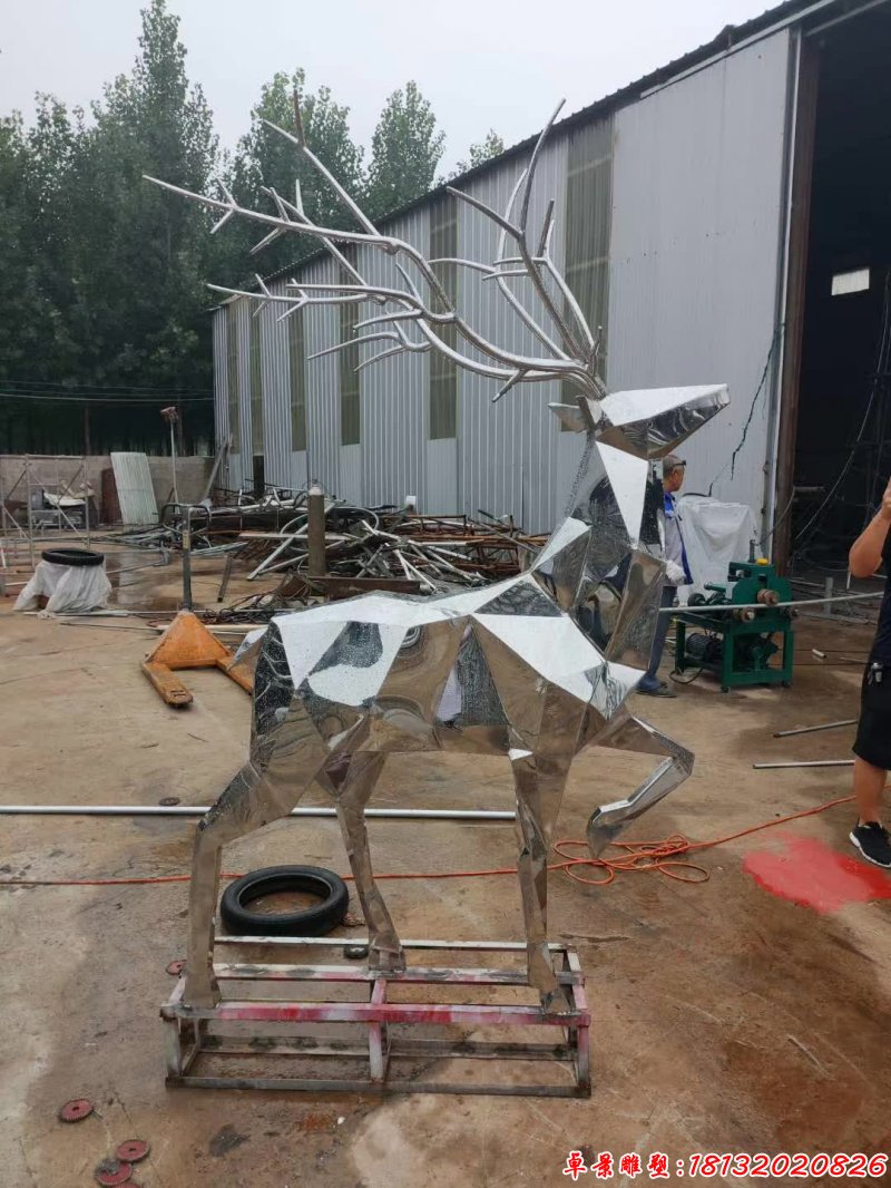 不锈钢公园镜面几何鹿雕塑