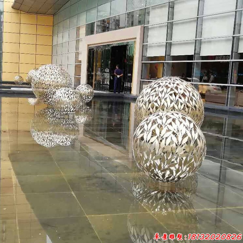 不锈钢树叶镂空球雕塑