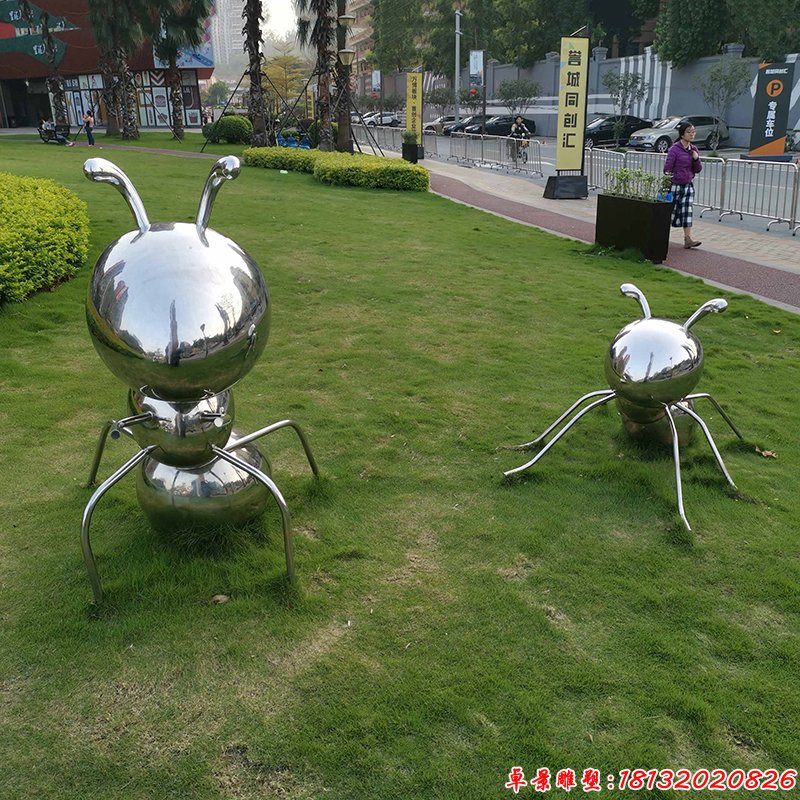 街边草地不锈钢镜面蚂蚁雕塑 (4)