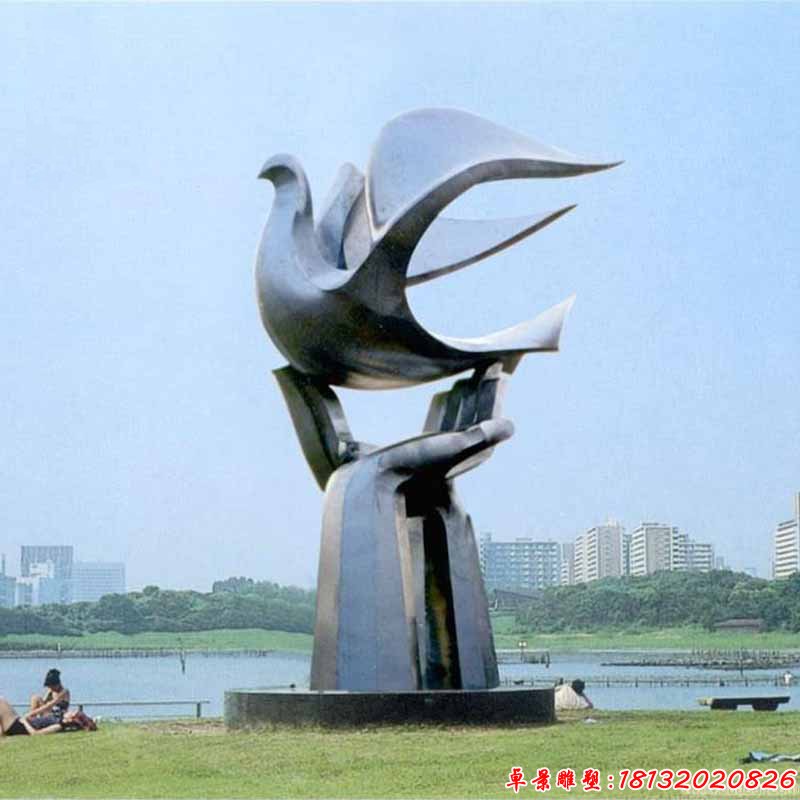 不锈钢手托和平鸽雕塑公园不锈钢雕塑