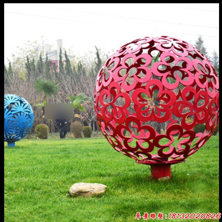 彩色不锈钢镂空球，公园景观雕塑