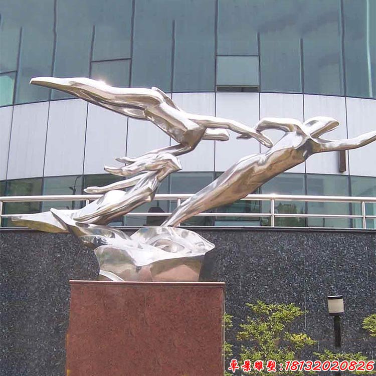 不锈钢游泳抽象人物雕塑