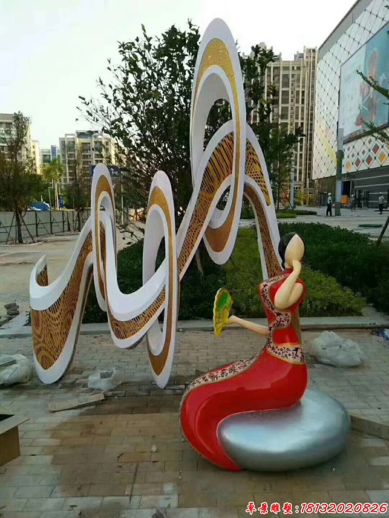 不锈钢彩带和人物雕塑