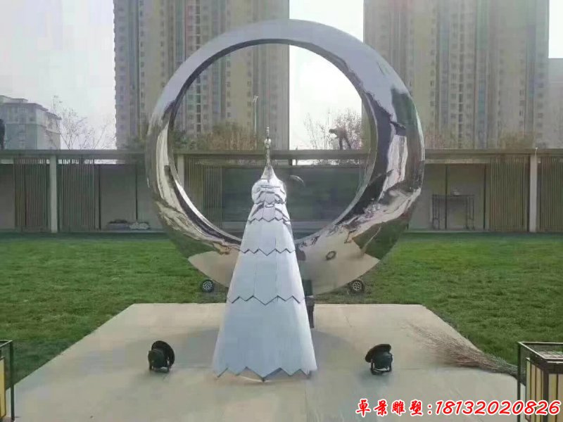 不锈钢孔雀圆环雕塑