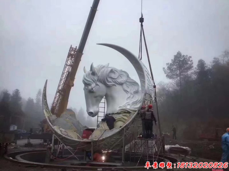 不锈钢月亮和马摆件雕塑