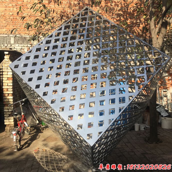 菱形镂空网格园林不锈钢雕塑