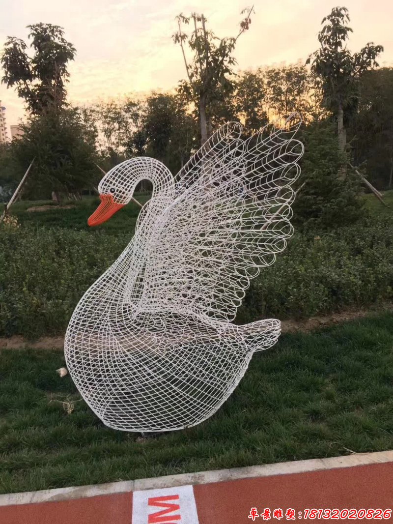 镂空不锈钢天鹅雕塑 (1)