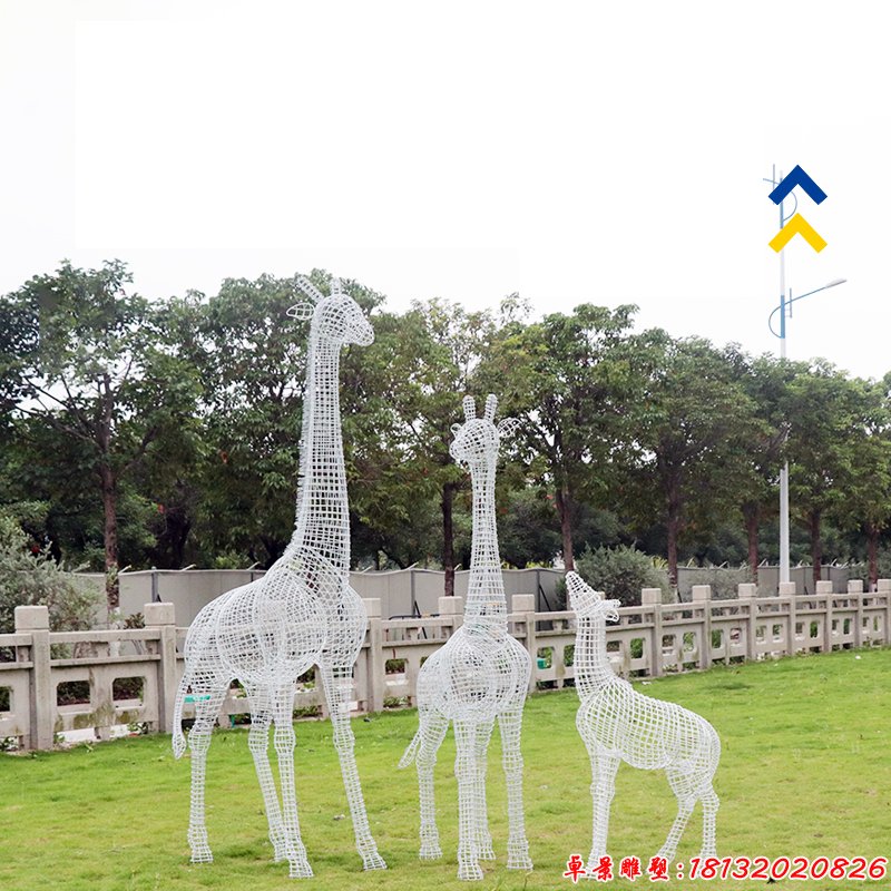 镂空长颈鹿雕塑 (1)