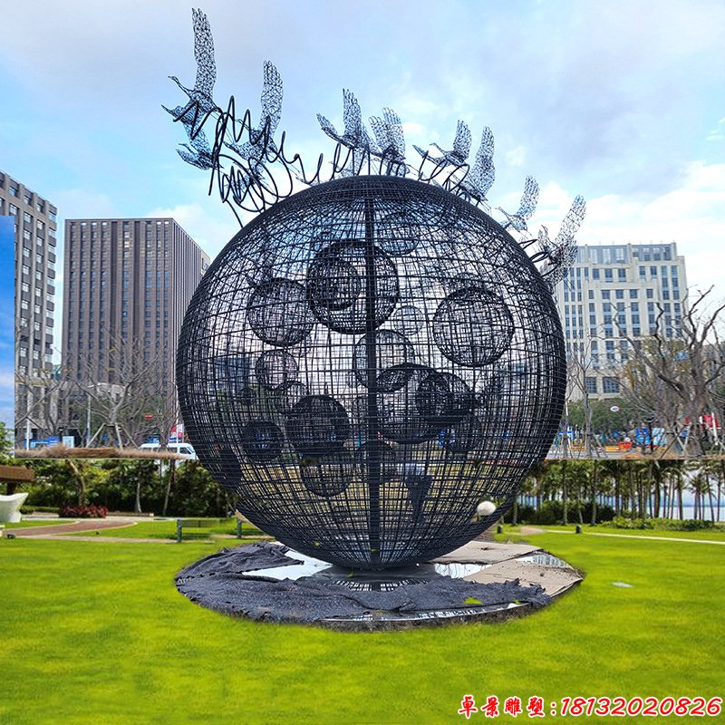 公园不锈钢镂空圆球仙鹤雕塑