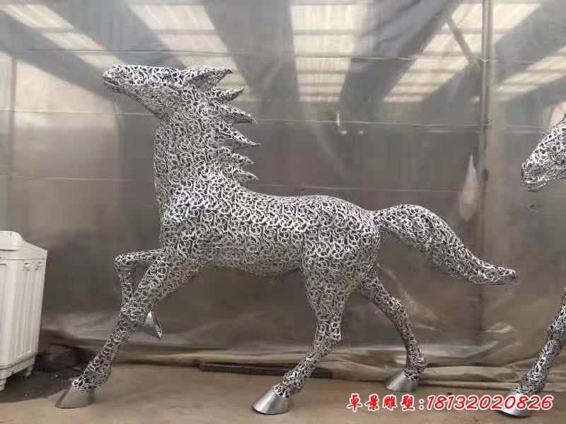 不锈钢镂空奔跑马雕塑 (1)