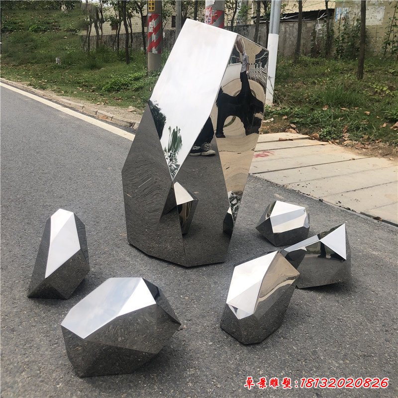 镜面不锈钢石块雕塑
