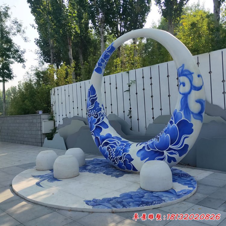 不锈钢圆环青花瓷雕塑