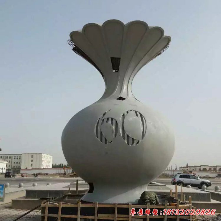 不锈钢花瓶雕塑 (3)[1]