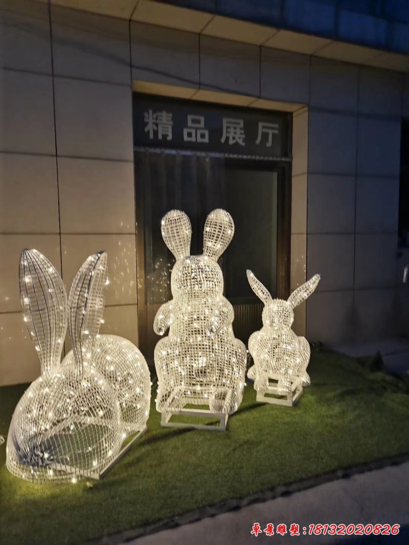 不锈钢镂空兔子雕塑