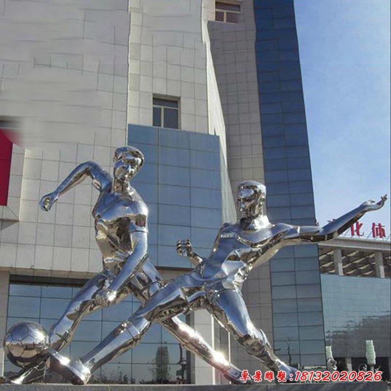 不锈钢踢足球 广场人物雕塑