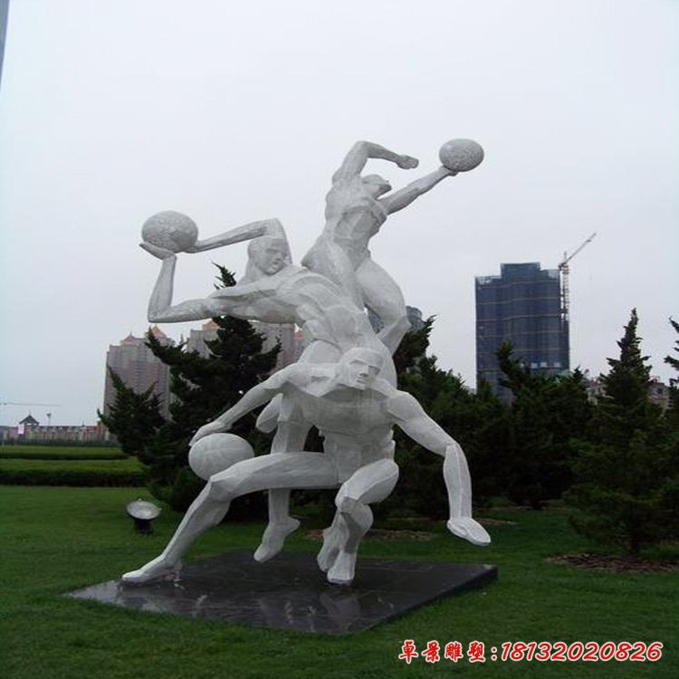 不锈钢打橄榄球雕塑