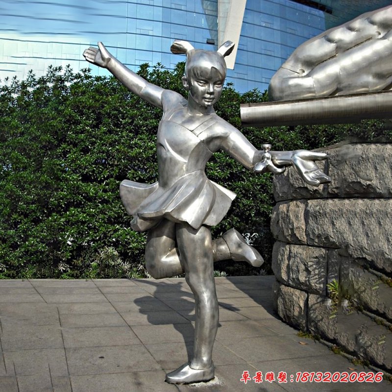 踢毽子的女孩雕塑,不锈钢人物雕塑(1)