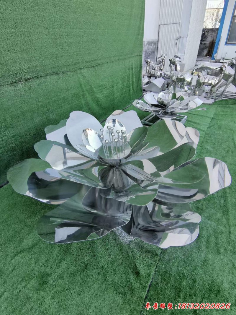 不锈钢镜面荷花雕塑 (1)