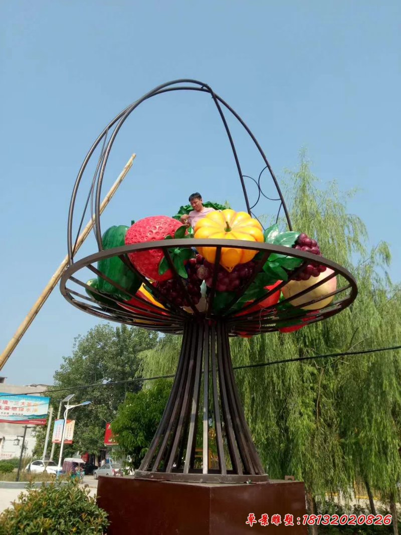 不锈钢菜篮雕塑 (2)