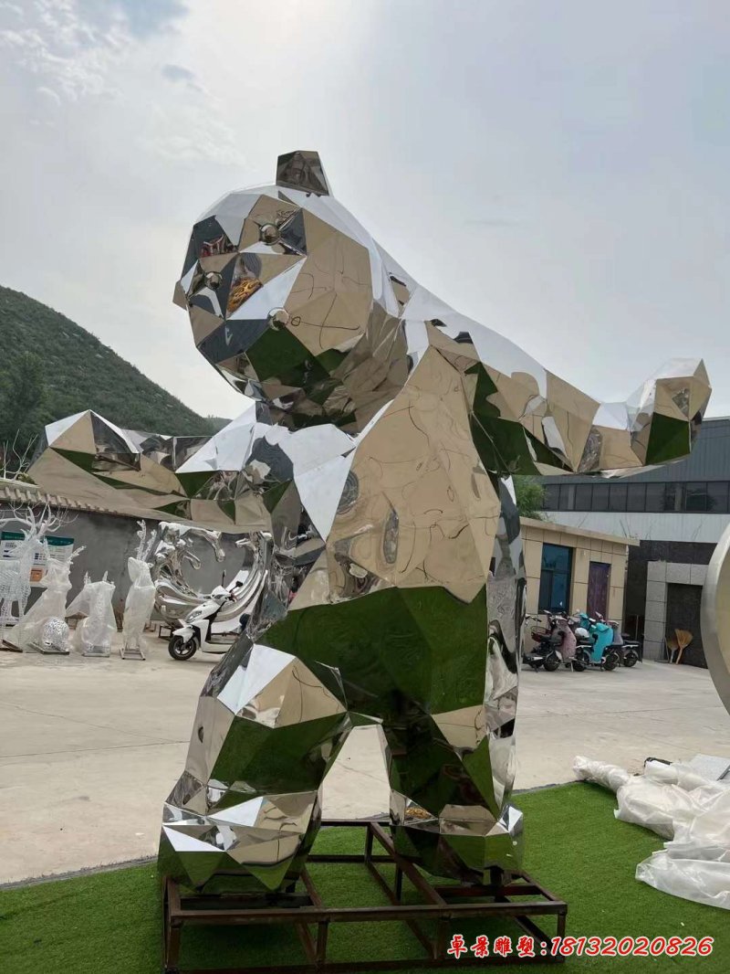 不锈钢镜面几何熊雕塑