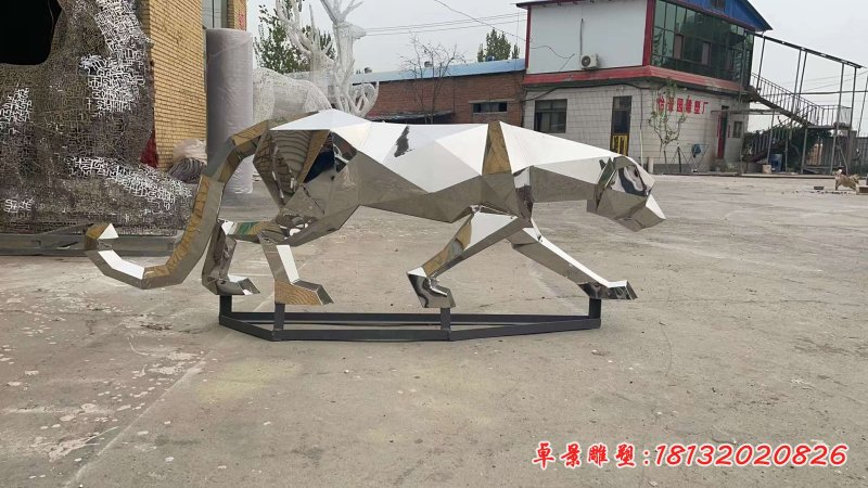 不锈钢豹子动物雕塑 (1)