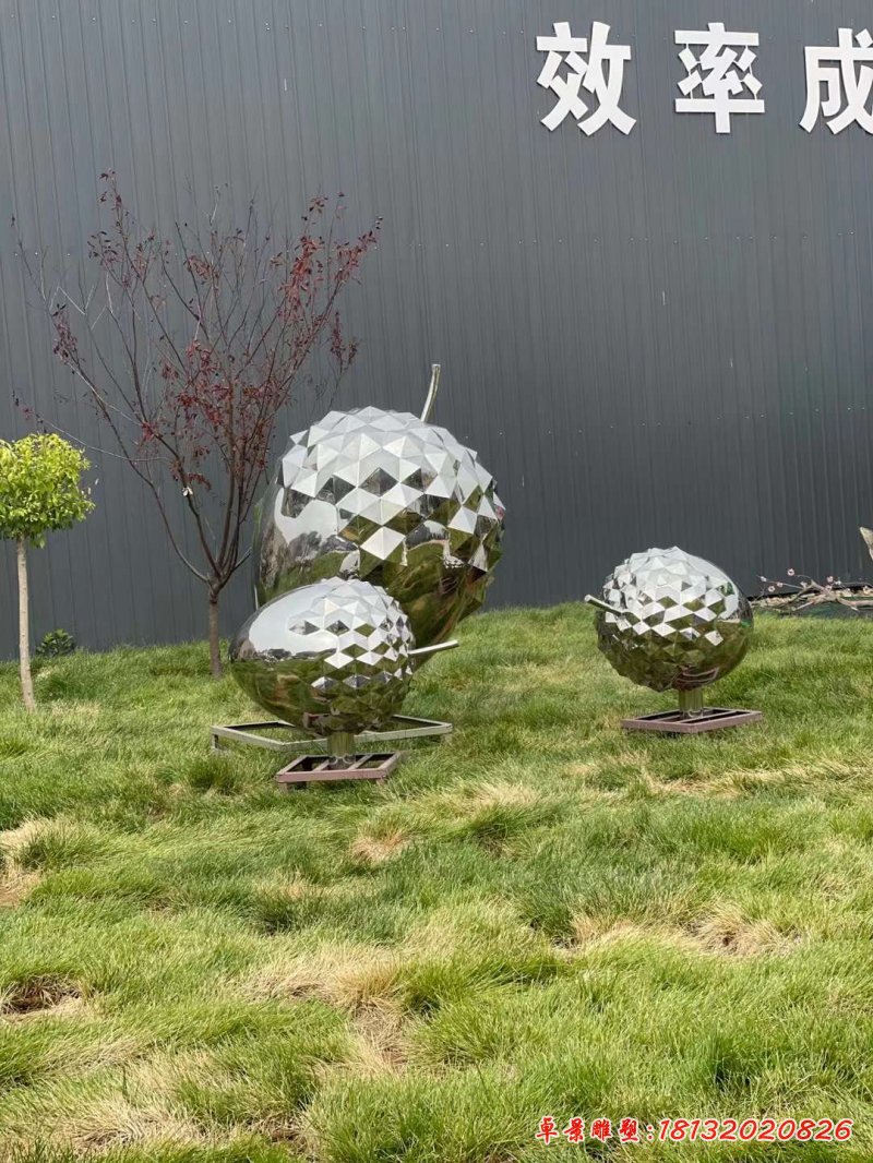 不锈钢草莓景观雕塑