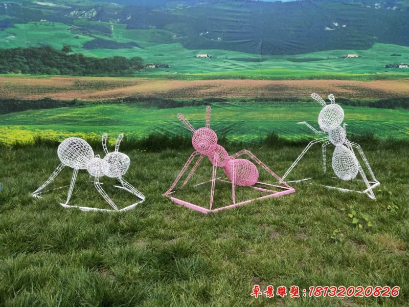 不锈钢彩色镂空蚂蚁雕塑3