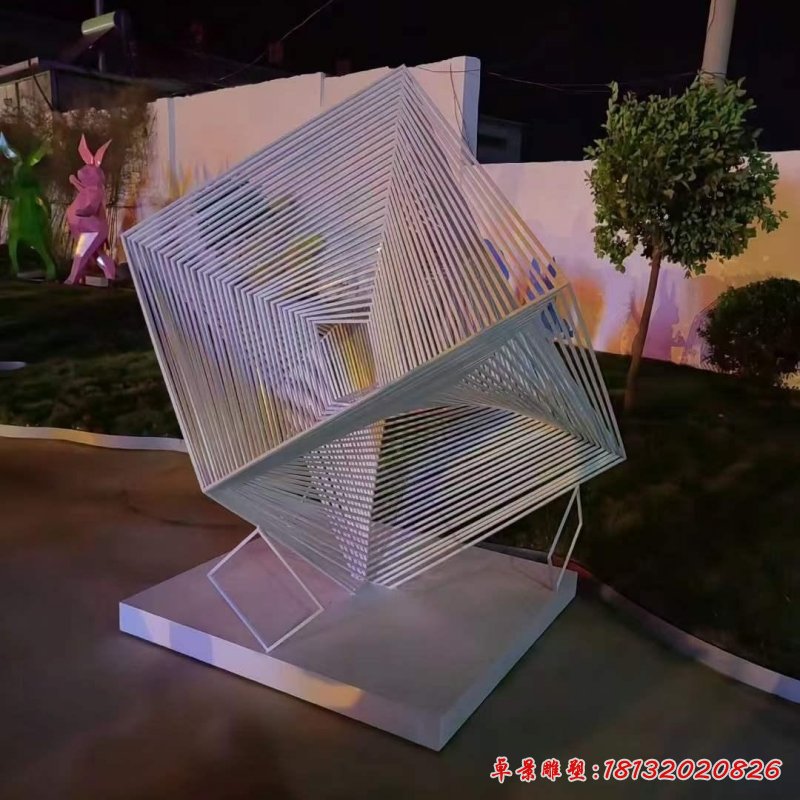 不锈钢线条镂空魔方雕塑4