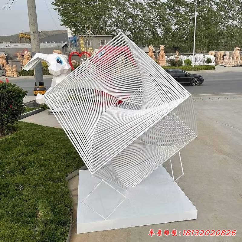 不锈钢线条镂空魔方雕塑5