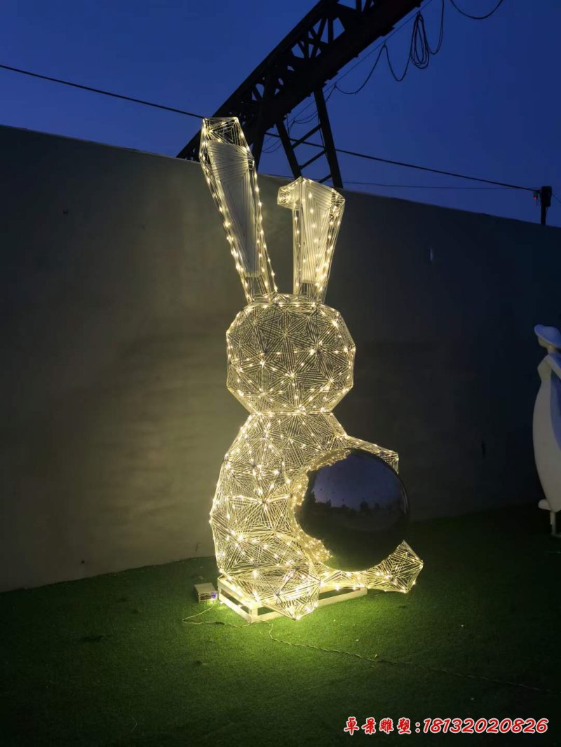 不锈钢镂空发光兔子雕塑