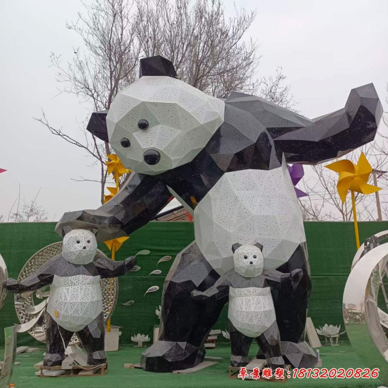 不锈钢卡通几何造型大熊猫雕塑