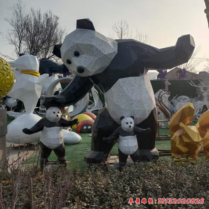 不锈钢几何造型大熊猫雕塑