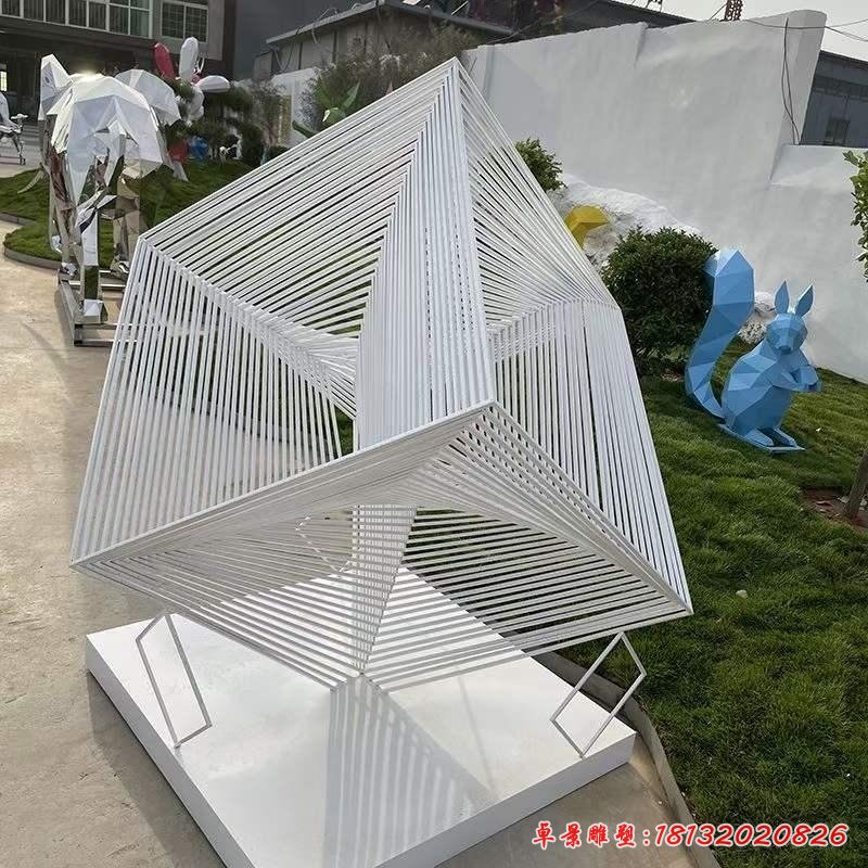 不锈钢线条镂空魔方雕塑