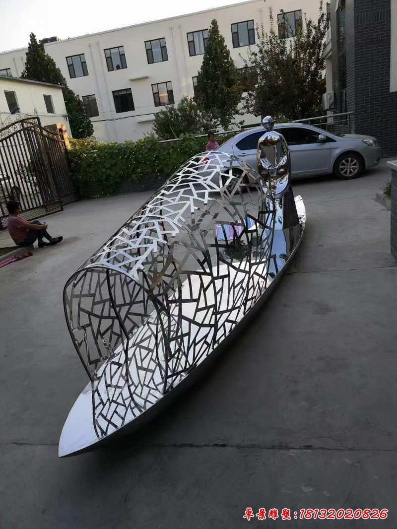不锈钢镂空乘船人物雕塑 (2)