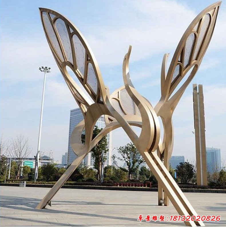 不锈钢镂空展翅仙鹤雕塑