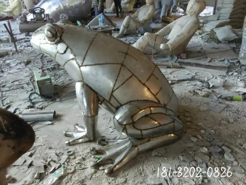 动物锻造青蛙雕塑不锈钢动物雕塑[1]