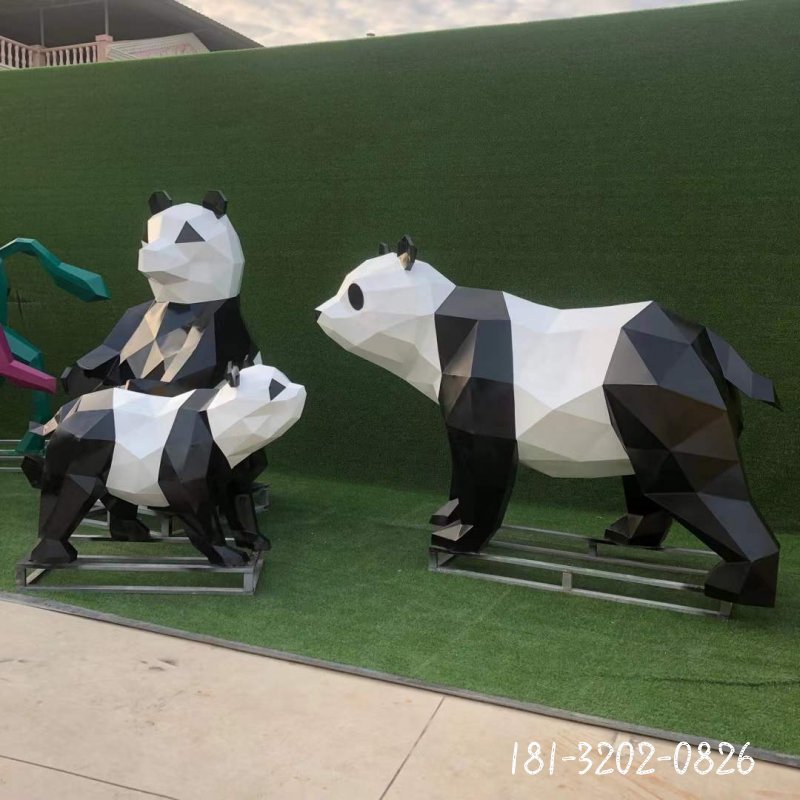 不锈钢切面熊猫雕塑 (1)