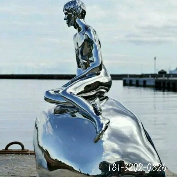 海边镜面不锈钢抽象静思人物雕塑