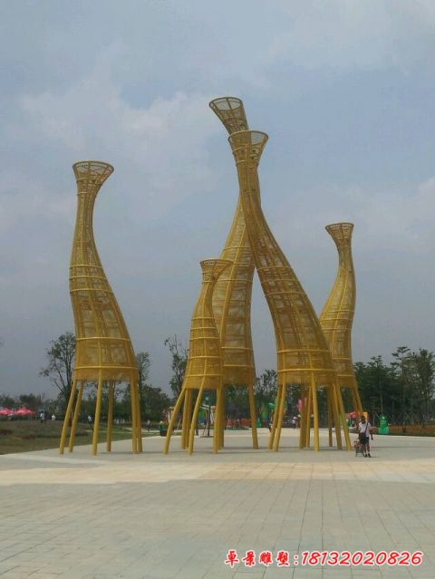 广场抽象大型长颈鹿
