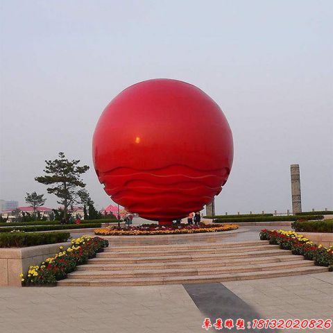 广场红色圆球