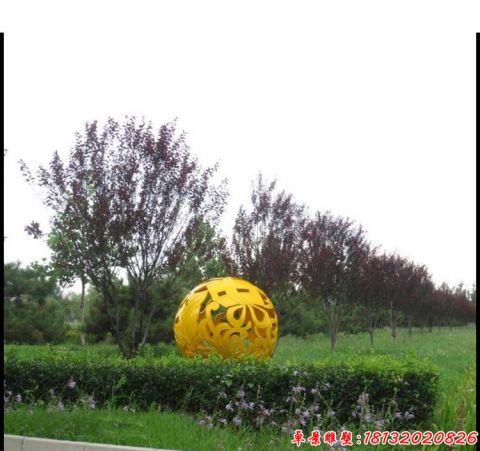 公园彩色镂空球造型
