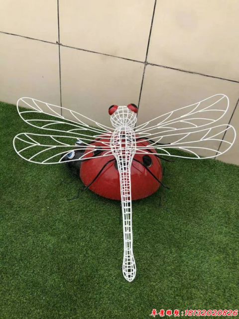 镂空蜻蜓造型